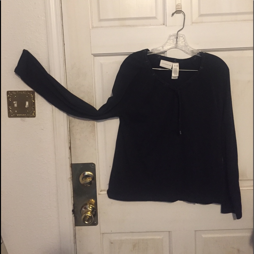 Mostly cotton self lacing trim boat neck knit top.